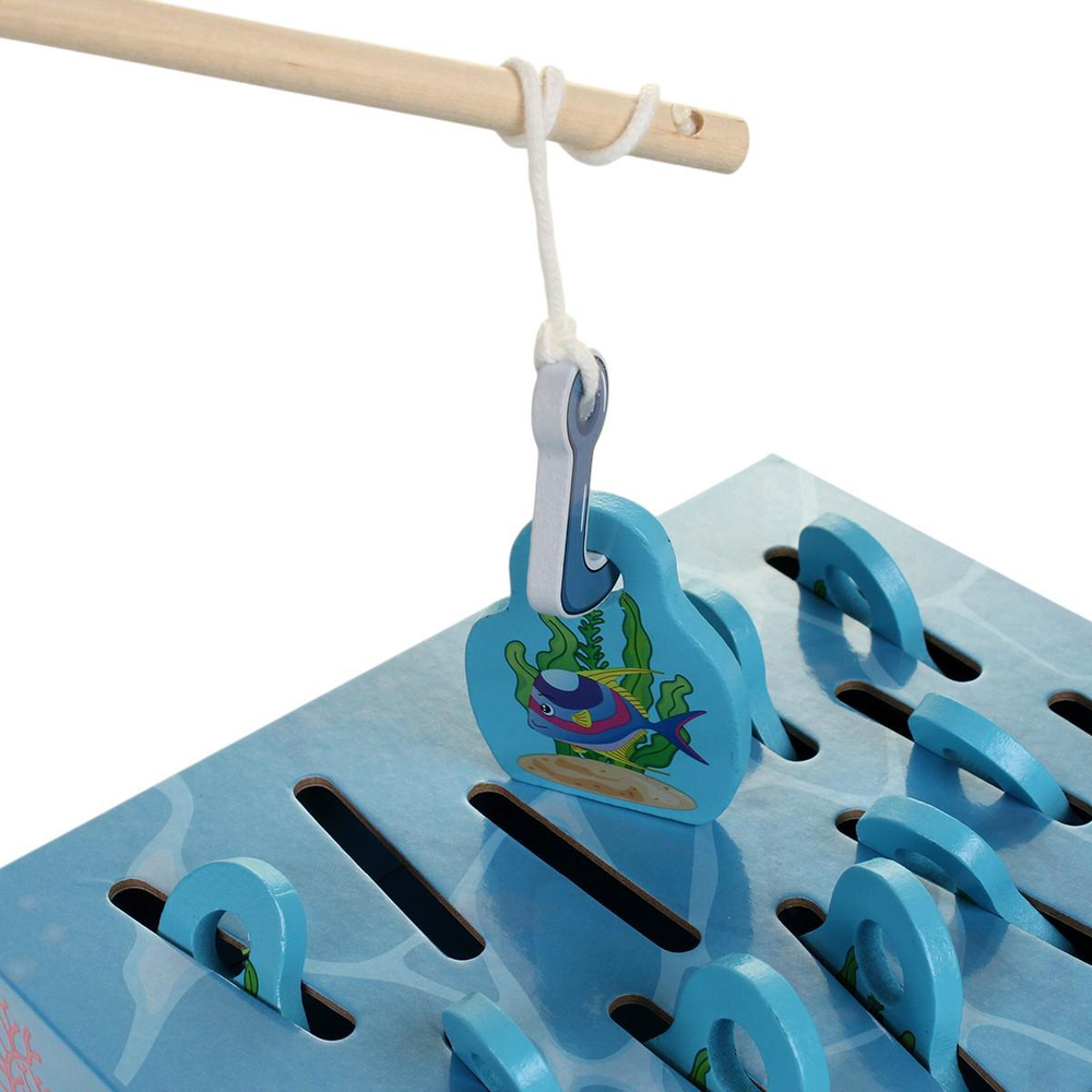 Развивающая игрушка деревянная Сортер рыбки, коробка C-41673