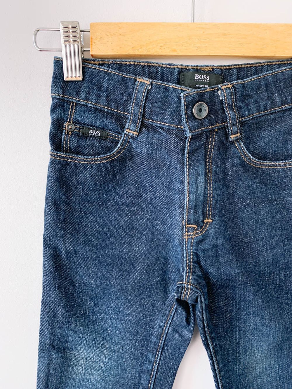 Джинсы Hugo Boss