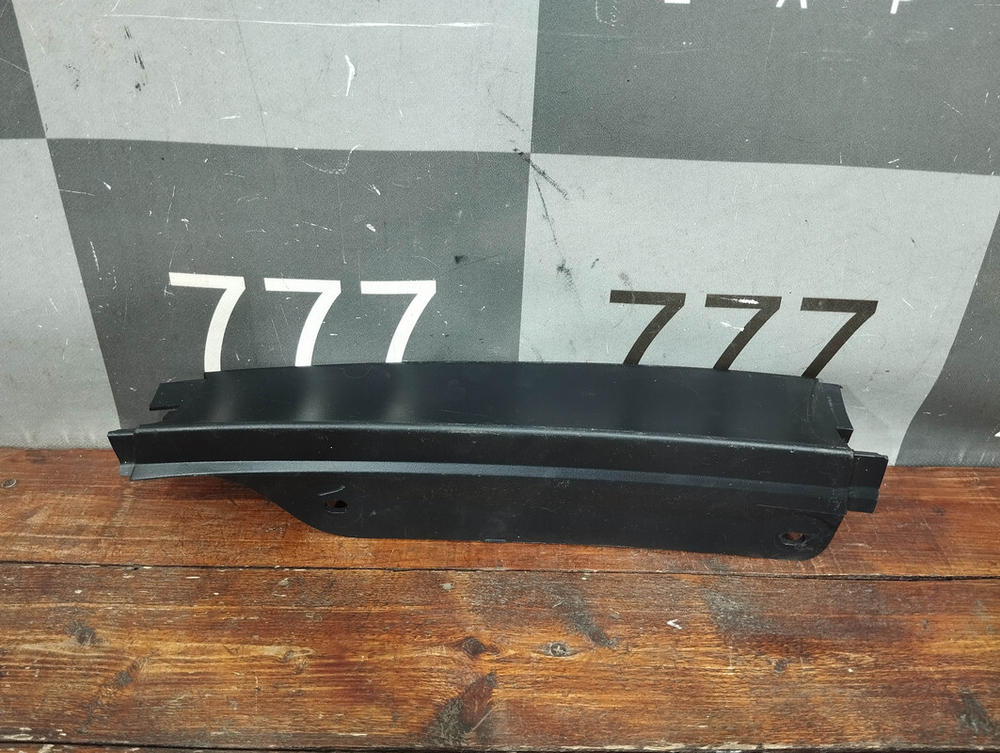 Накладка заднего рейлинга Jeep Commander (XK) 05-10 Б/У Оригинал 5ju46