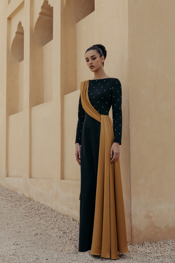 Платье макси сатиновое с асимметричной драпировкой и вышивкой