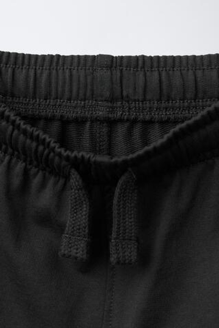 ZARA КОМПЛЕКТ ИЗ ФУТБОЛКИ И БЕРМУДОВ, ЧЕРНЫЙ