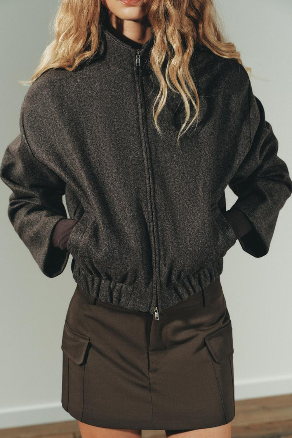 ZARA БОМБЕР ИЗ МЯГКОЙ ТКАНИ, ТЕМНО-КОРИЧНЕВЫЙ