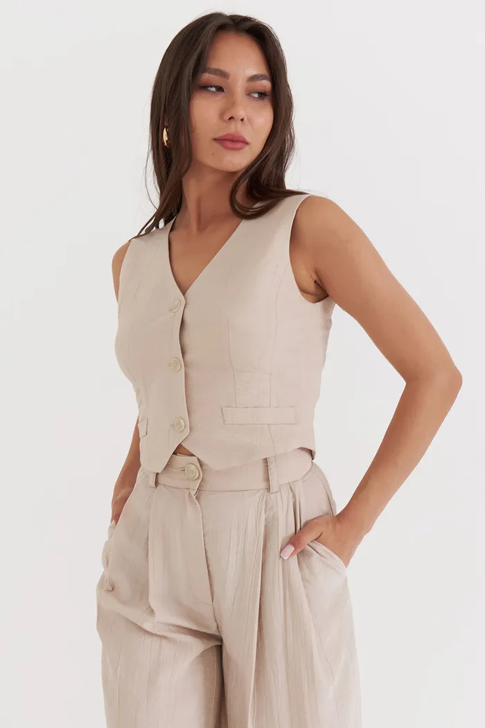 Жилет костюмного кроя из вискозы жемчужного цвета