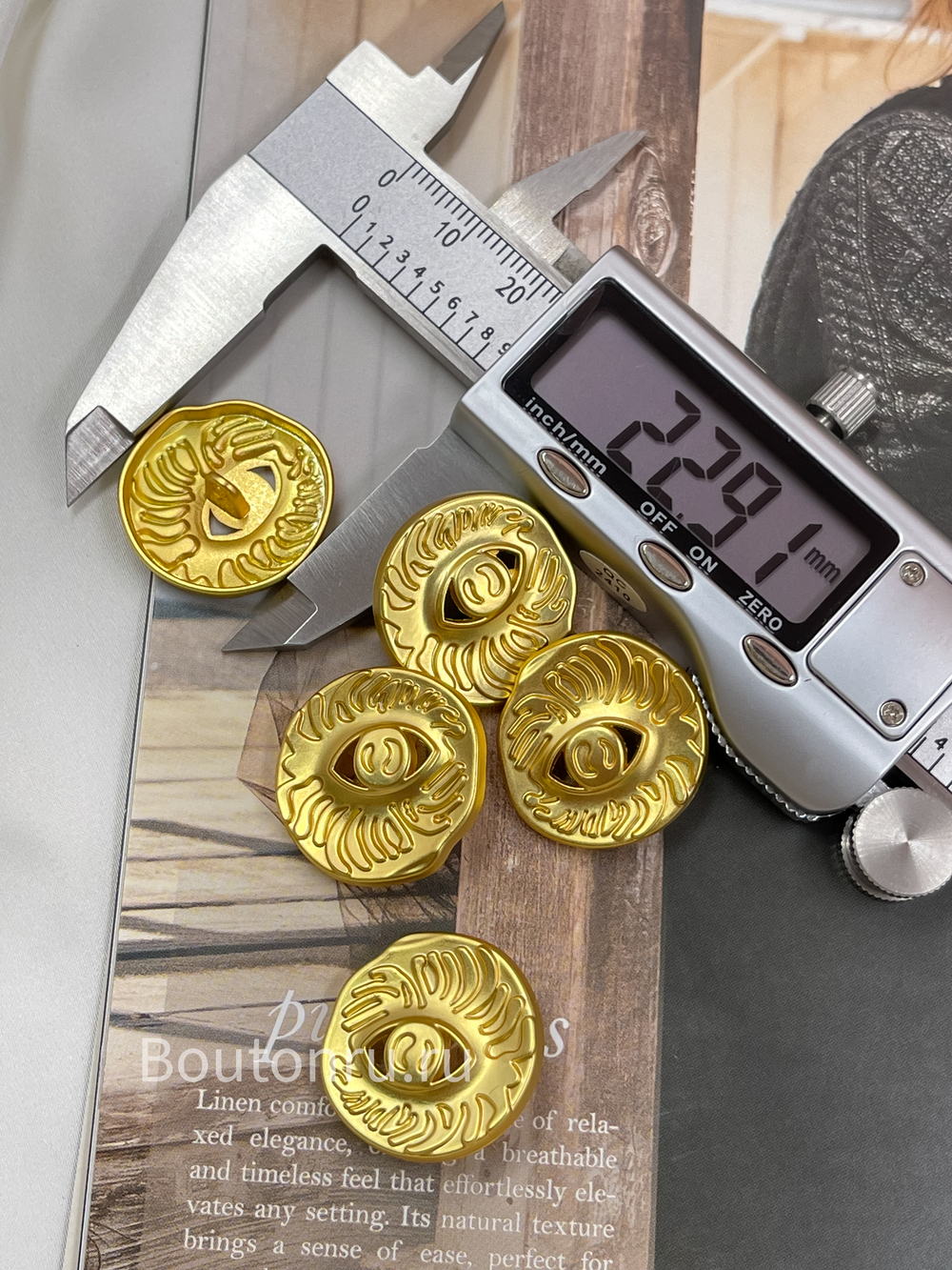 Пуговицы матовое золото "Глаза" Скиапар. с отверстием в центре