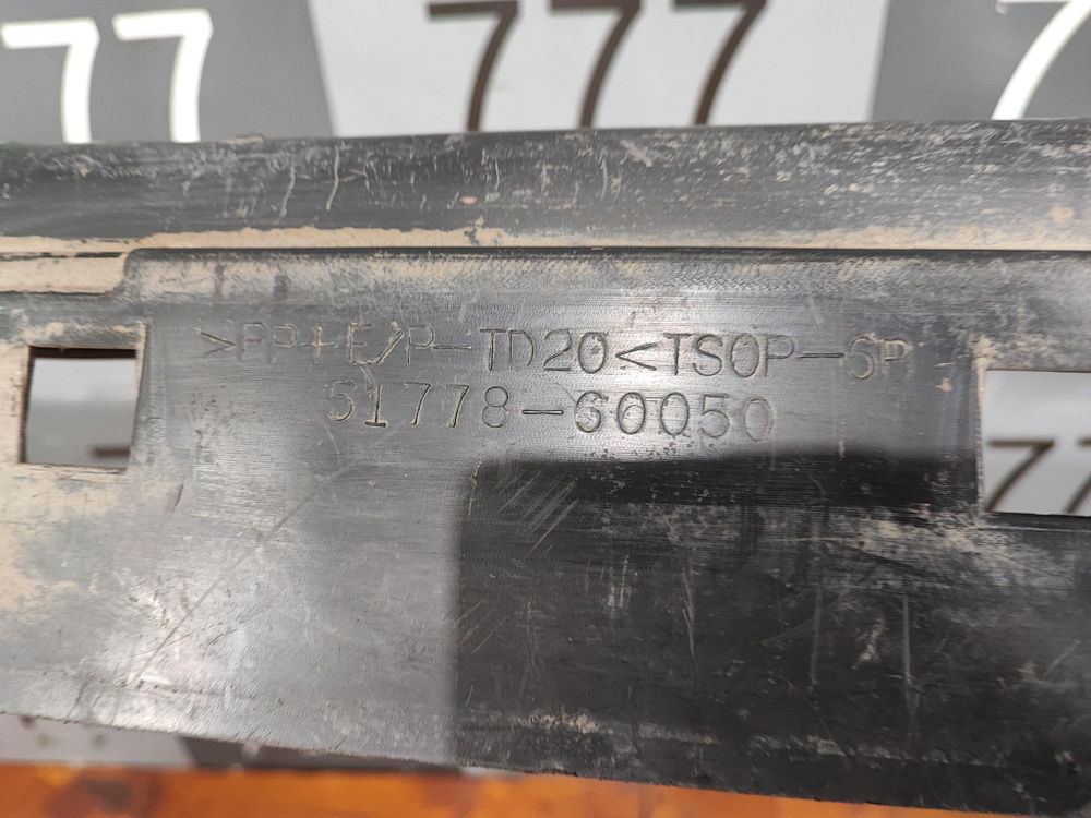 Накладка порога правого Land Cruiser Prado 150 Б/У Оригинал 5177860050