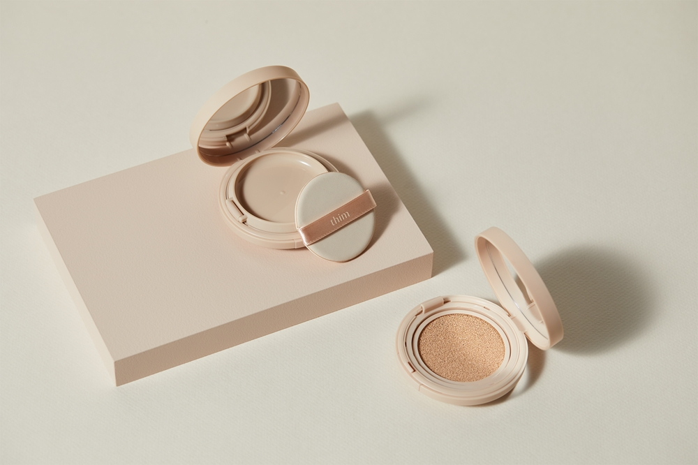 thim Luminous Skin Cushion - Долговременная основа в губке для сияния и увлажнения оттенок 21 Light Beige, 15 g