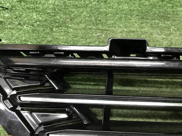 Решетка перед бампера VW Touareg 2 NF 14-18 R-Line