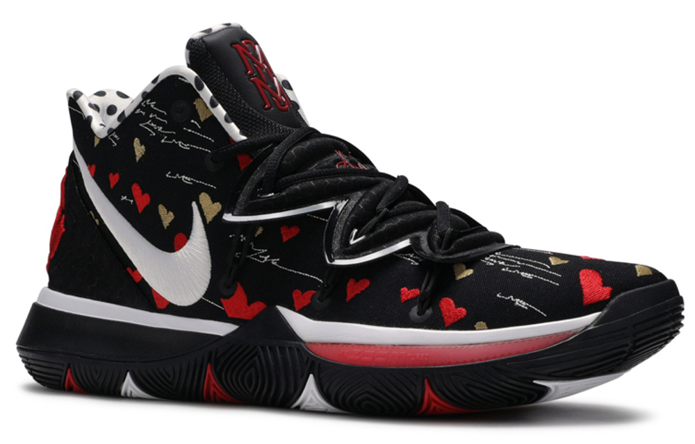 Kyrie 5 sneaker room top