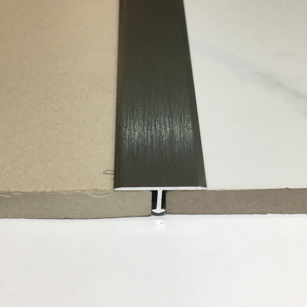 АТ "браш" 18мм "DO-1" 2,7м Графит глянец Т-об. анод. алюм.