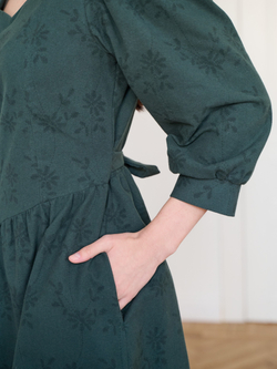 Платье с вырезом-сердечко