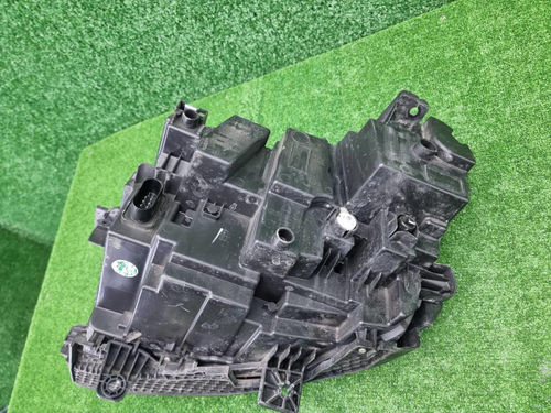Фара правая Geely Tugella (2019-2024) LED
