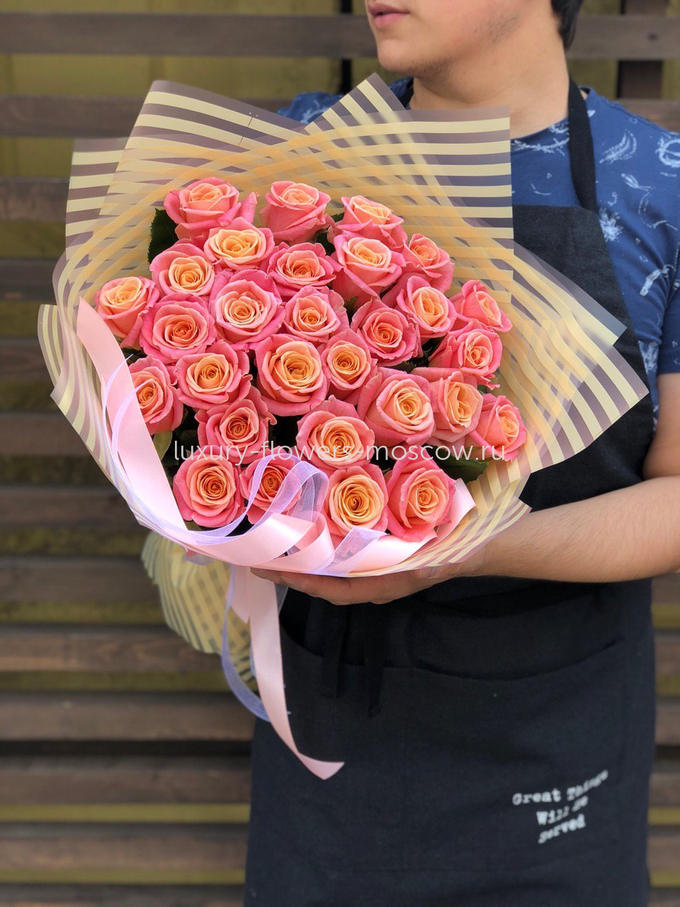 35 роз Мисс Пигги