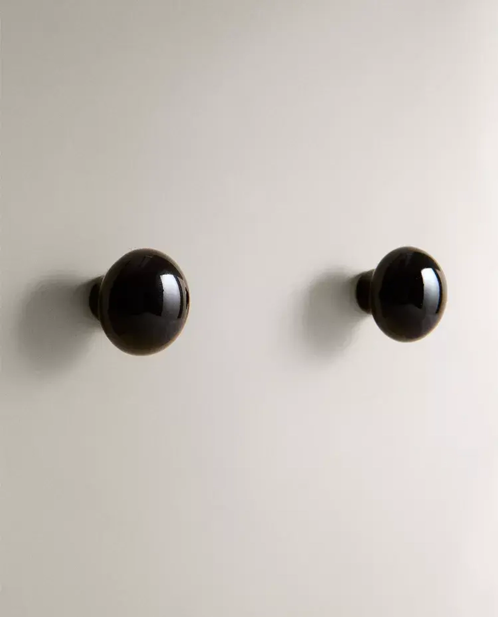 ZARA HOME БЛЕСТЯЩАЯ МЕБЕЛЬНАЯ РУЧКА ИЗ КЕРАМИКИ (НАБОР ИЗ 2 ШТ.), ЧЕРНЫЙ