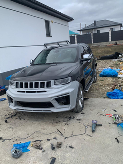Передний бампер Jeep Grand Cherokee SRT8