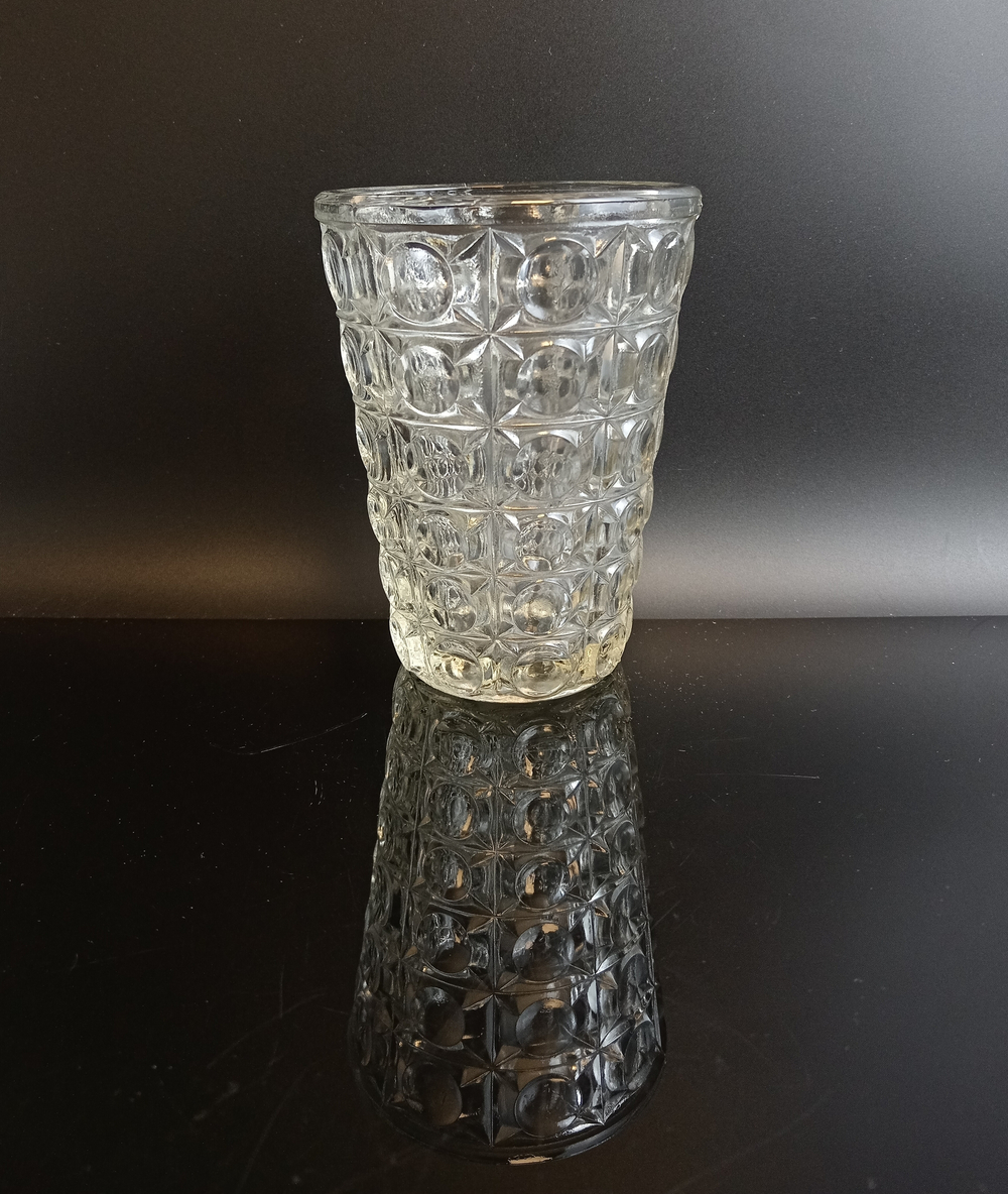 Ваза интерьерная винтажная для цветов, стекло, рельефное резное стекло, 15 см, времён СССР 1960-1990 гг