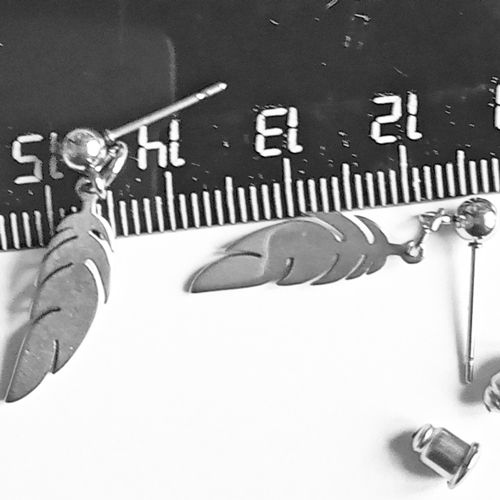 Серьги гвоздики "Пёрышко" (20х6мм) для прокола и украшения пирсинга ушей. Медицинская сталь. Цена за пару.