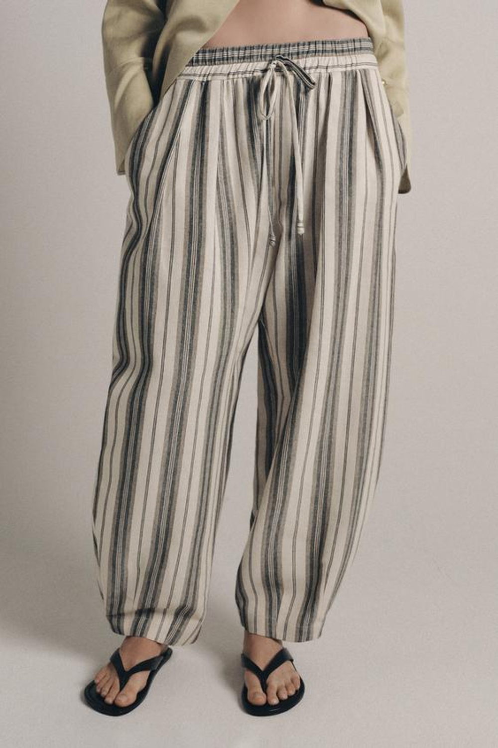 ZARA БРЮКИ В ПОЛОСКУ В ПИЖАМНОМ СТИЛЕ — ZW COLLECTION, ЭКРЮ/ЧЕРНЫЙ