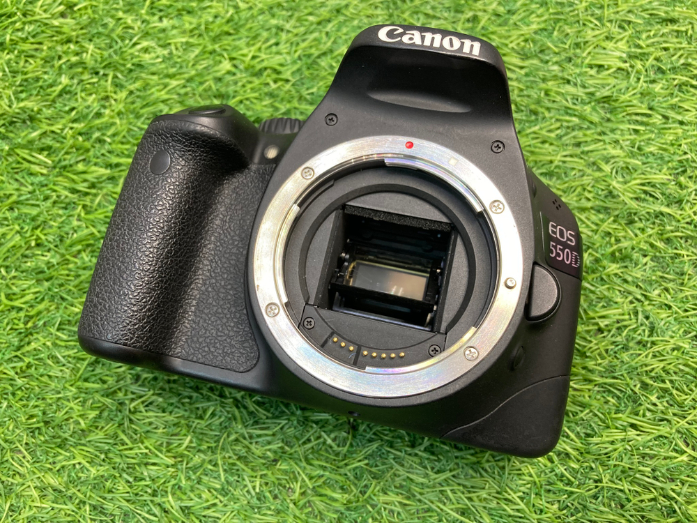 Canon 550D kit 18-55mm 3.5-5.6 II 5.000 кадров