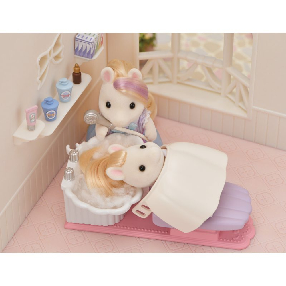 Набором Sylvanian Families Игровая площадка Салон красоты Пони