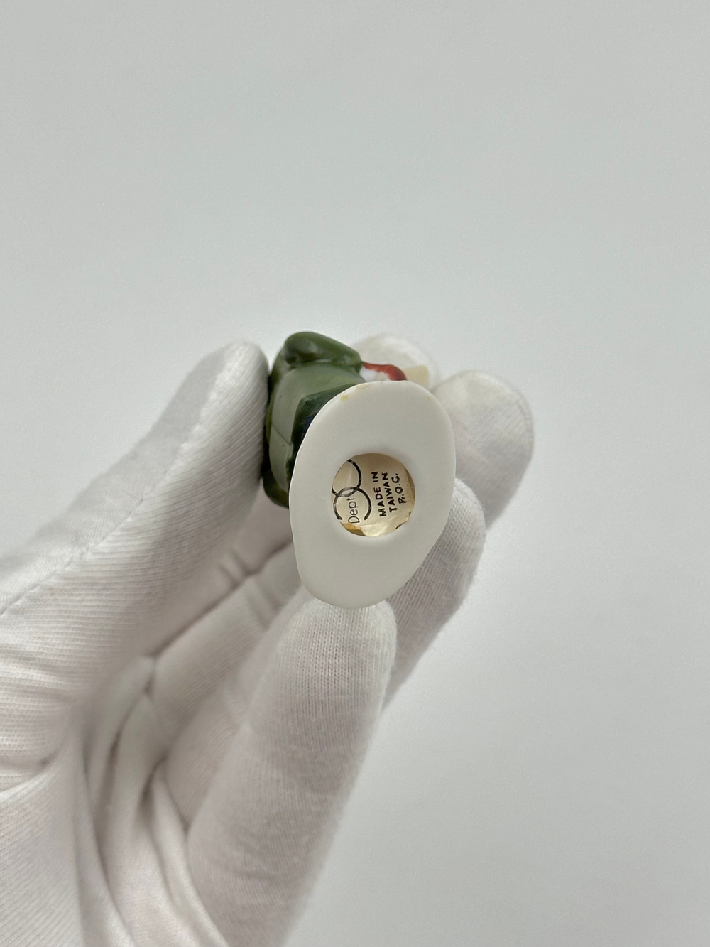 Фигурка Женщина с газетой Department 56