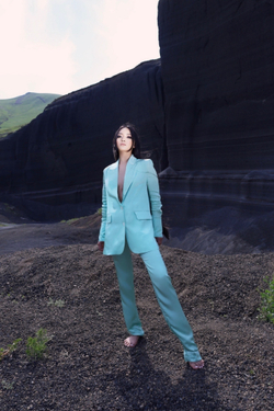 Зауженные брюки прямого кроя