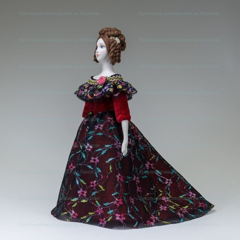 Сувенирная кукла в вечернем платье