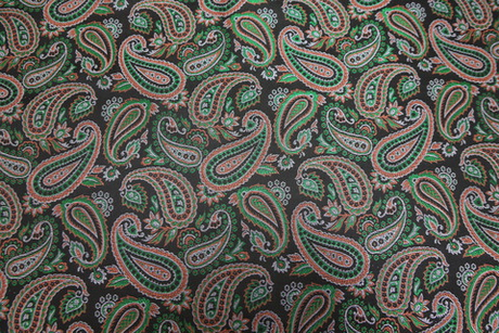 Жаккард черный с зелено-розовыми огурцами