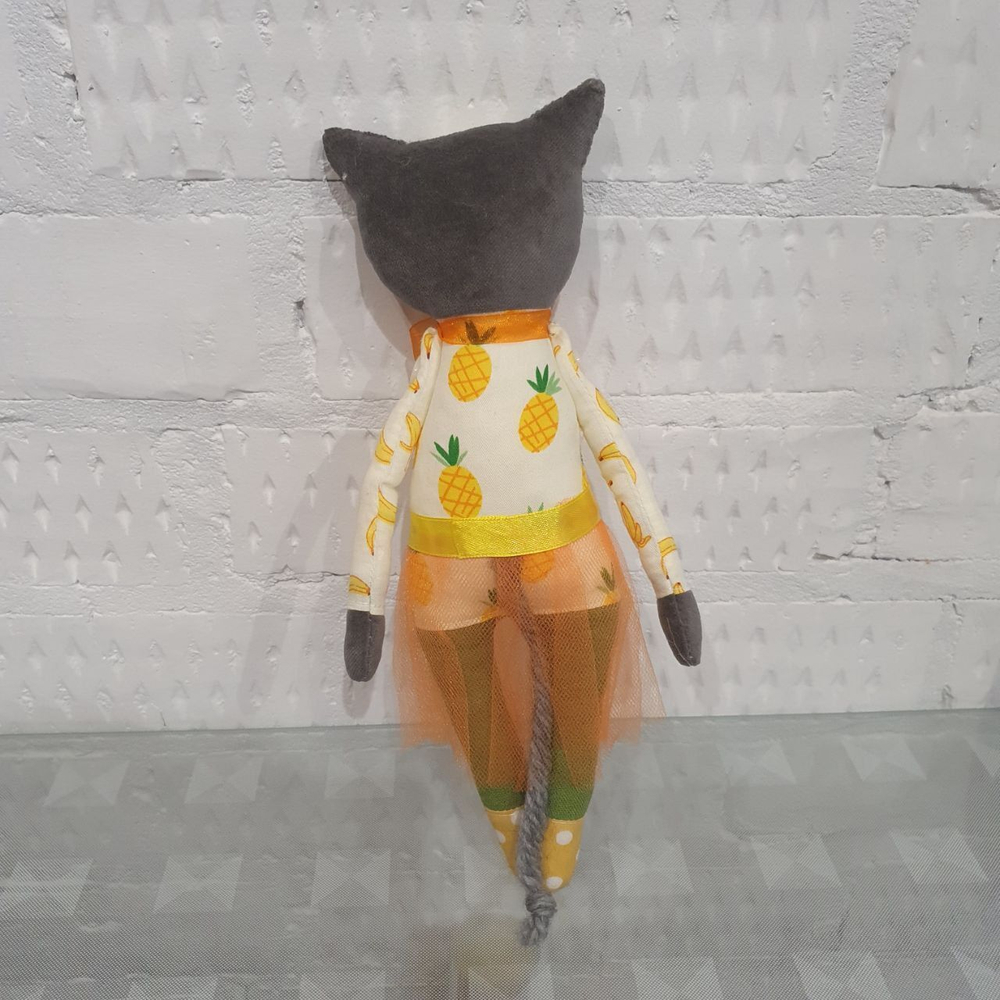 Игрушка (ручная работа) "Кошка в платье "Ананас"