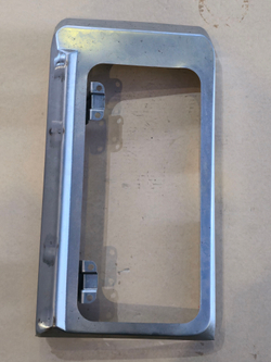 Панель передняя в сб. с петлями н/о (рамка ящика инструментального) (ОАО МАЗ)