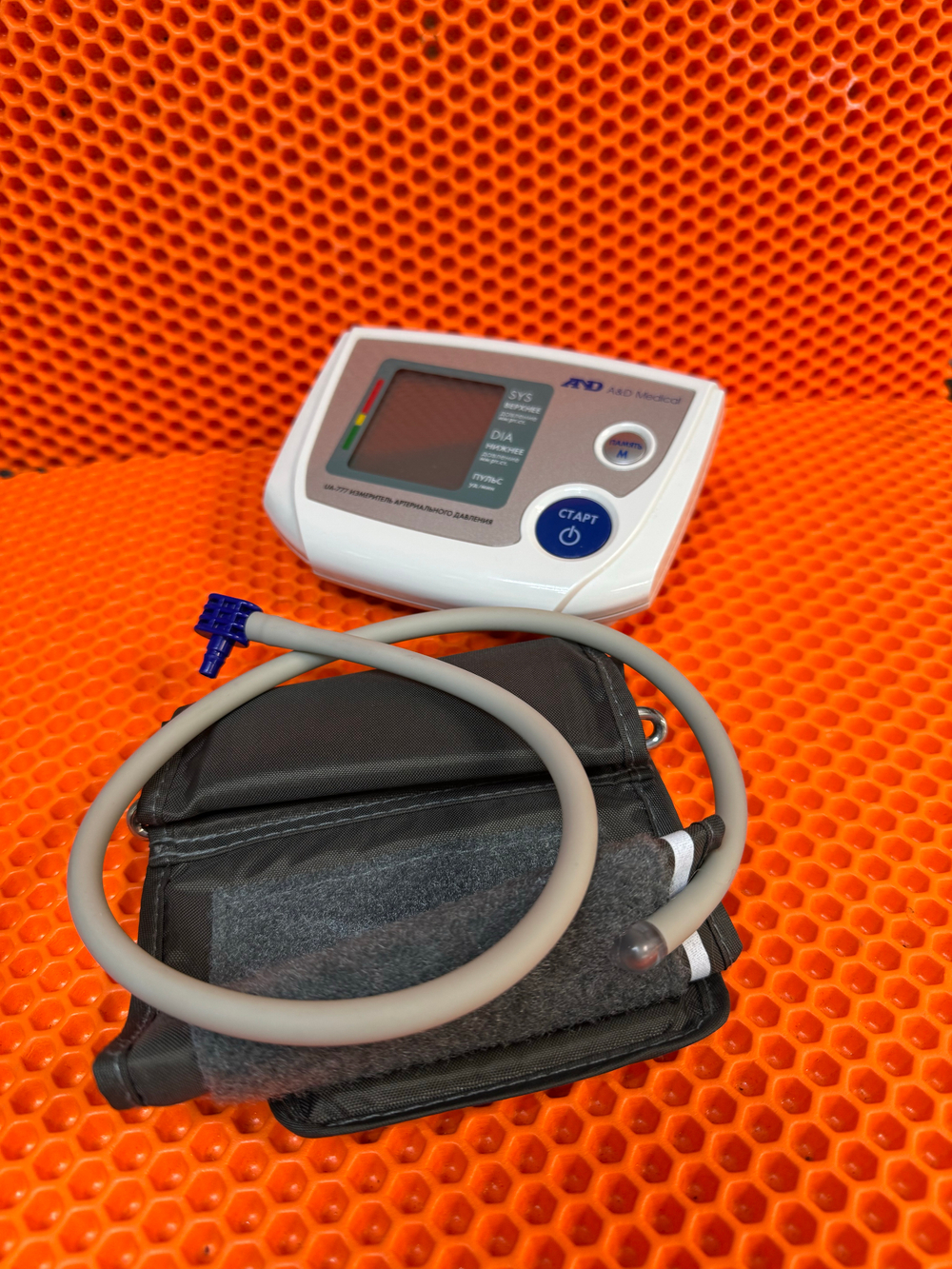 Автоматический тонометр AND UA-777