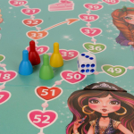 Игра-ходилка "Крутые девчонки" (ИН-3066)