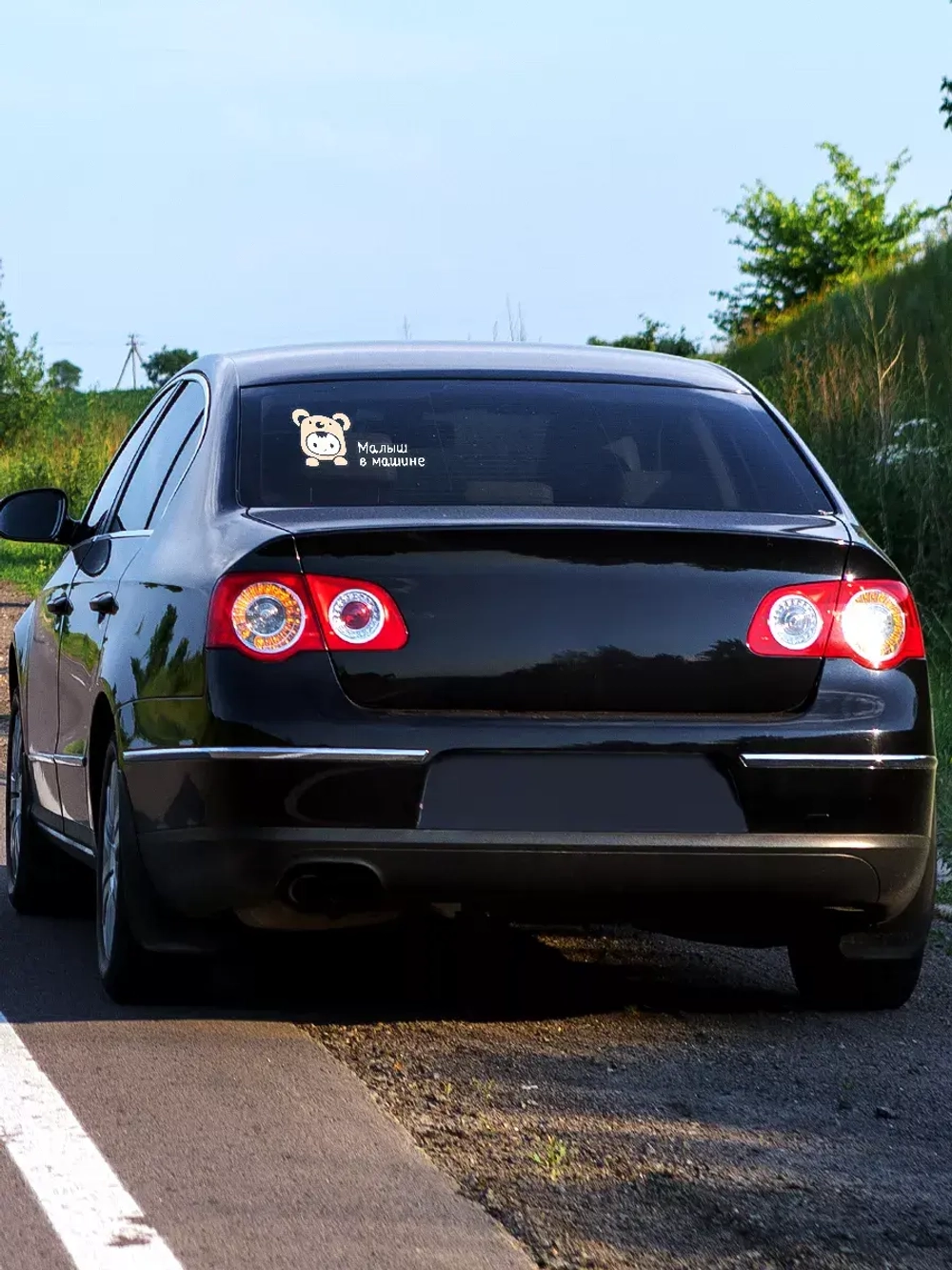 Наклейка автомобильная Ребёнок-медвежонок