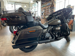 Ultra Limited, Harley-Davidson (FLHTK), 2020 "River Rock Gray / Vivid Black, Black Finish"