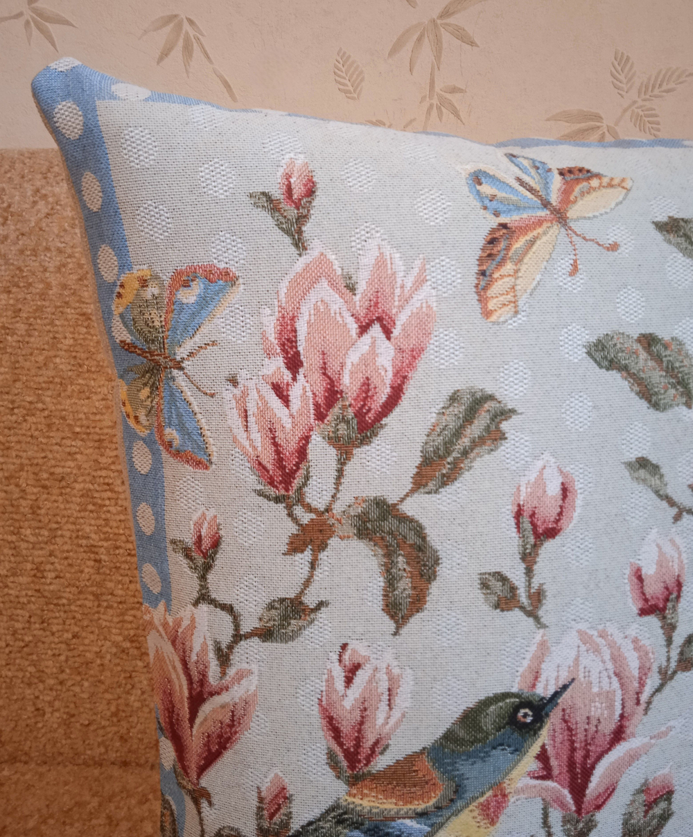 Декоративный гобеленовый чехол для интерьерной подушки Магнолия 47*47