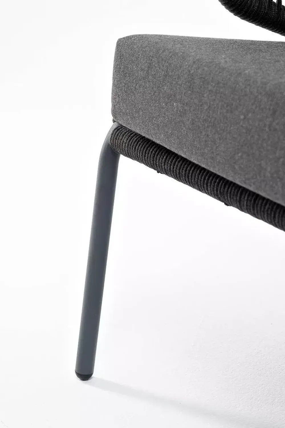 "Милан" диван 3-местный плетеный из роупа, каркас алюминий темно-серый (RAL7024) муар, роуп темно-серый круглый, ткань темно-серая 027