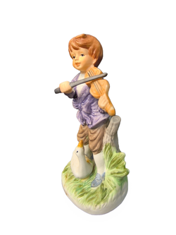 Фарфоровая статуэтка "Мальчик скрипач" Capodimonte