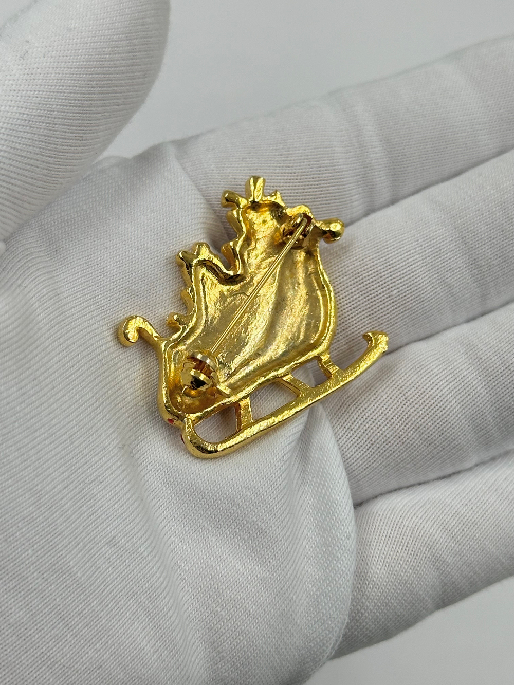 Брошь Сани с подарками