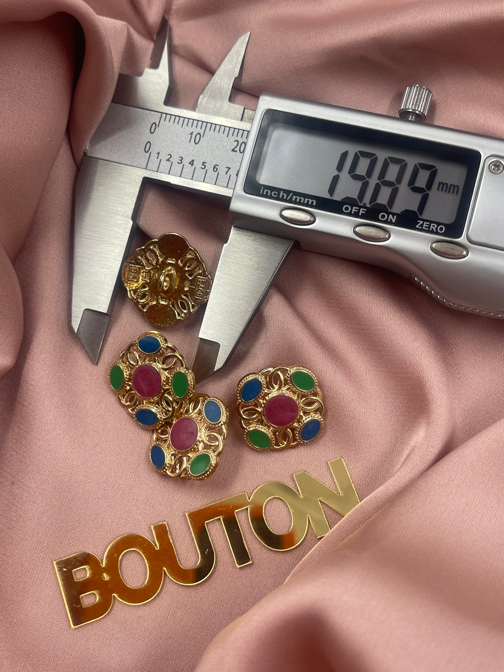 Пуговицы золотые ажурные Шан. с разноцветной эмалью