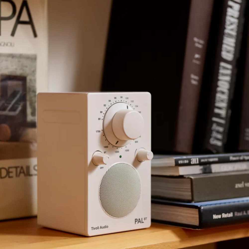 Tivoli PAL BT Белый [White]— портативный радиоприемник с Bluetooth