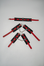 Черно-красный набор фиксаций: наручники, оковы и ошейник