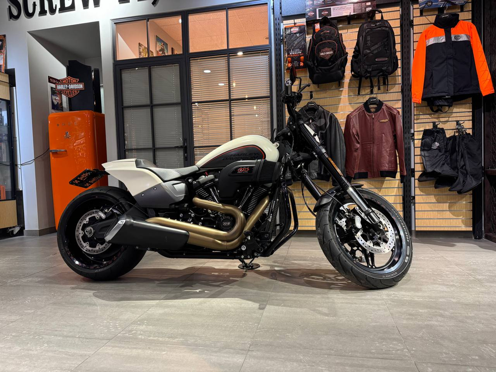 Harley-Davidson FXDR 114 (Белый)
