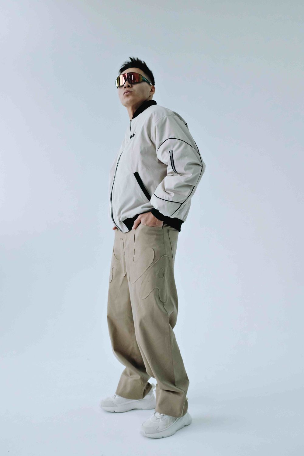 Бомбер VNVA бежевый