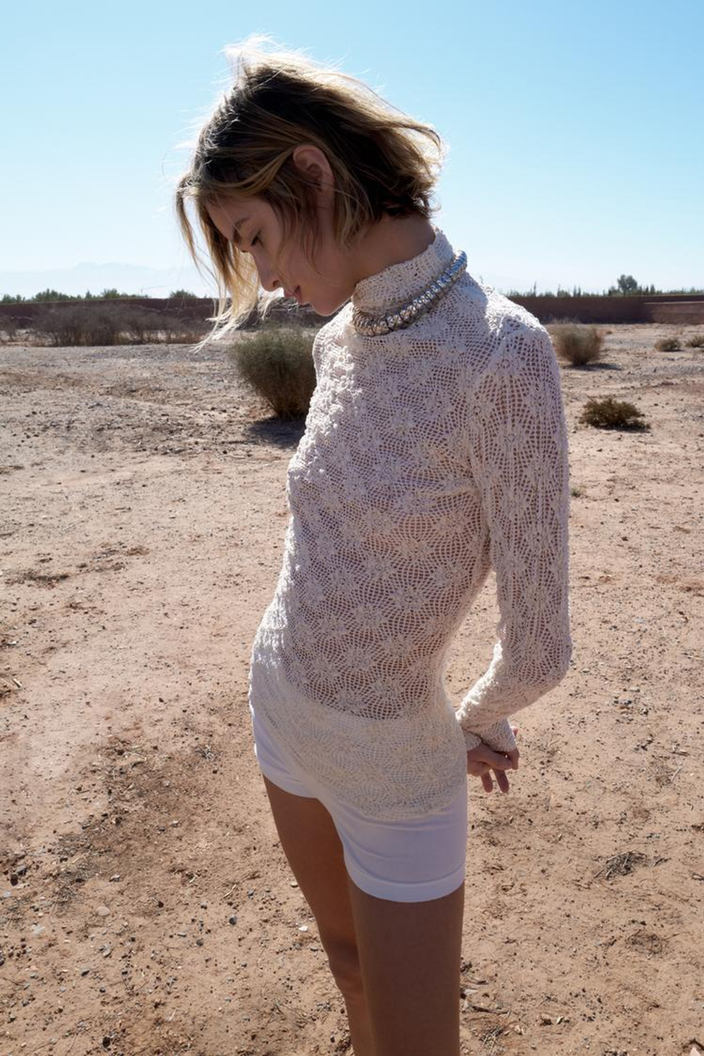 ZARA КРУЖЕВНОЙ ТОП С ВОРОТНИКОМ-СТОЙКОЙ, ЭКРЮ