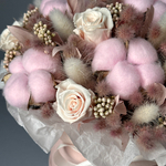 «Карамель» - композиция из стабилизированных цветов и сухоцветов