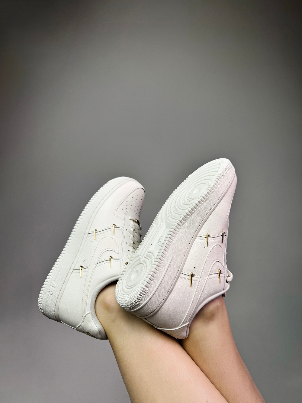 Кроссовки Nike Air Force 1 LX Gold Swoosh