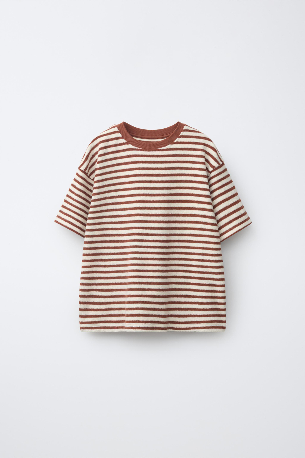 ZARA КОМПЛЕКТ ИЗ ФУТБОЛКИ И ШОРТОВ В ПОЛОСКУ ИЗ МАХРОВОЙ ТКАНИ, КОРИЧНЕВЫЙ/БЕЛЫЙ