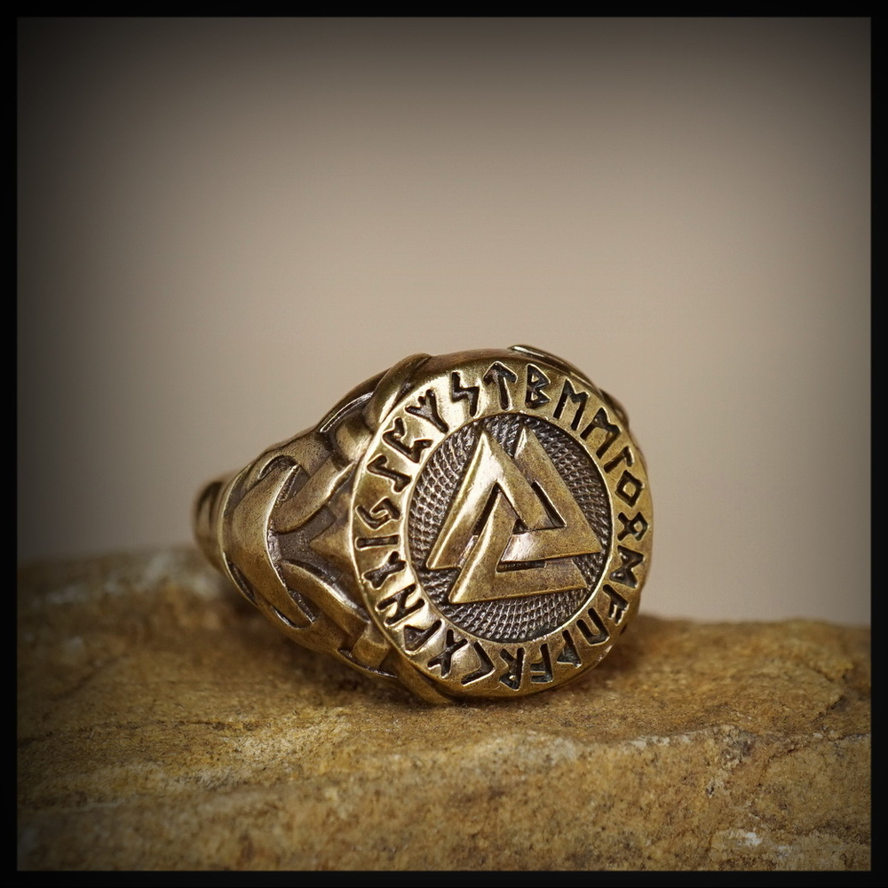 Кольцо-печатка "Валькнут" литье художественное , латунь