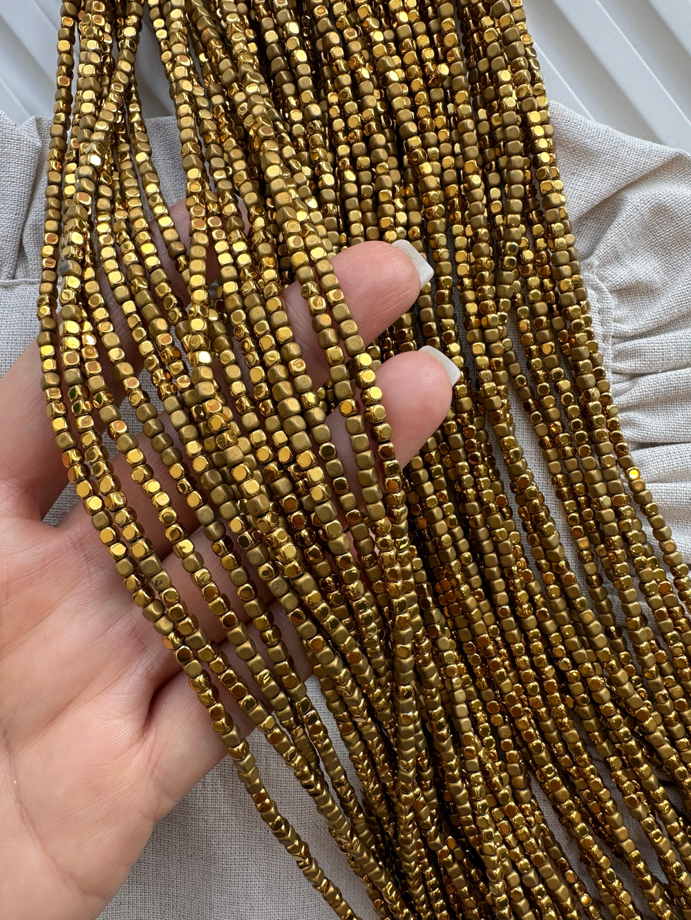 Нить бусин из гематита "Кубик" 2,8мм