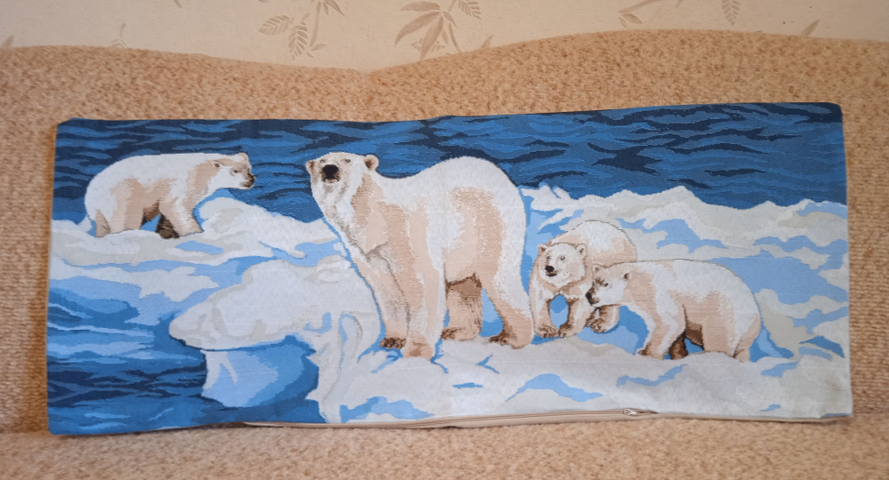 Декоративный гобеленовый чехол Медведица 34х87