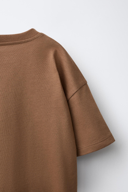 ZARA ФУТБОЛКА С НАШИВКАМИ, СВЕТЛО-КОРИЧНЕВЫЙ